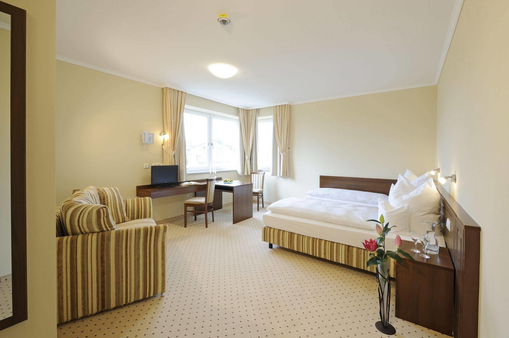 Hotel Inspiration Garni Tittmoning Buitenkant foto